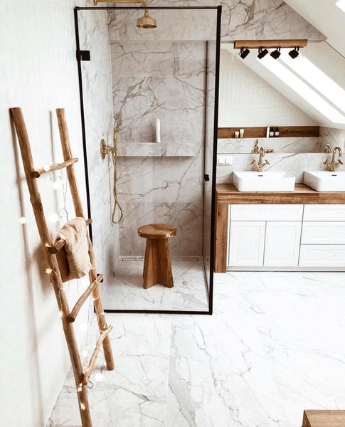 Home Decorating Ideas Bathroom Holzdetails gemischt mit dem klassischen Design aus Marmor #design # mixed #ho ….