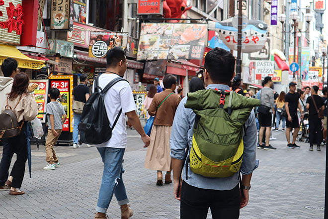 Osaka-based office worker by day, pack enthusiast all the time, Yoopack started collecting bags as a high school student